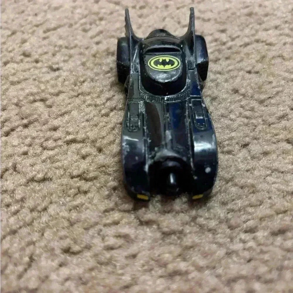 Vintage 1989 ERTL Batmobile black and yellow car, 1:64 scale - Picture 4 of 6